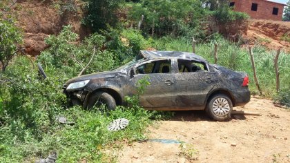 BA-263: Veículo capota próximo a Piripá